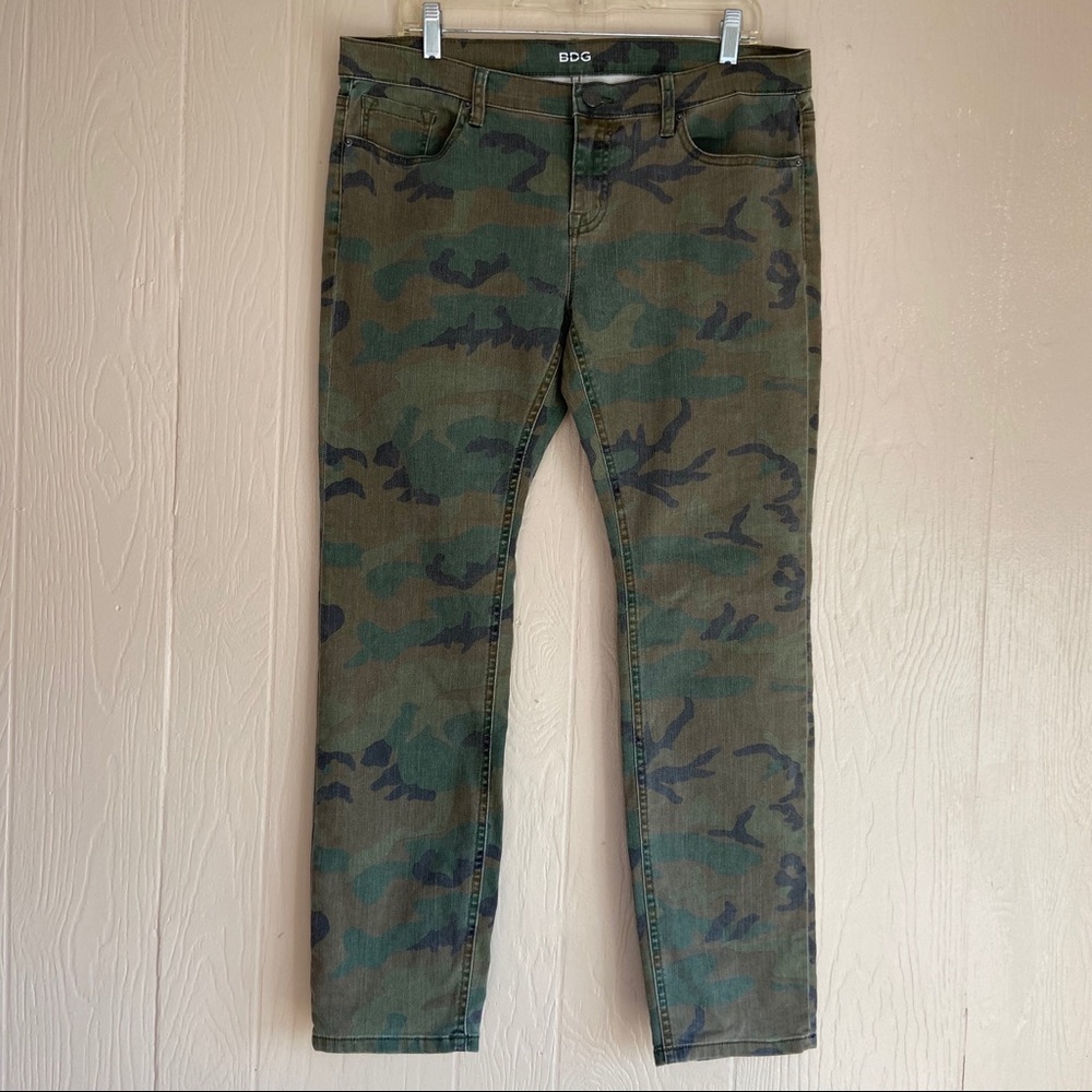 BDG Mid Rise Cigarette Ankle Camo Pants - Picture 2 of 8